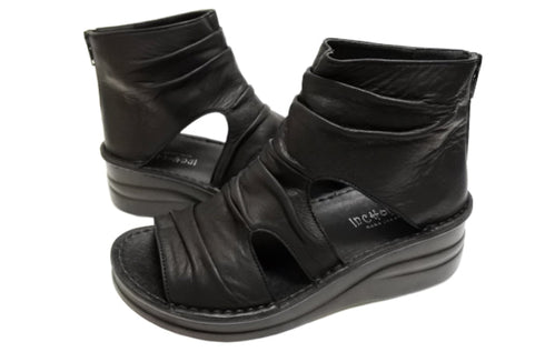 【インコルジェ 4050 ブラック】本革クロスベルトくしゅふわショートブーツサンダル